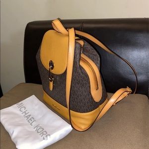 Michael kors back pack raven color cider
